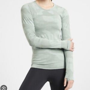 Athleta Momentum Top Camo Coast Grey Camo Size M